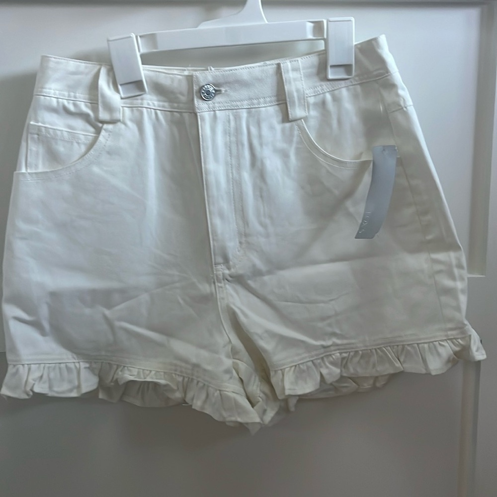 Daphnea Paris white ruffle trim shorts size M MWT